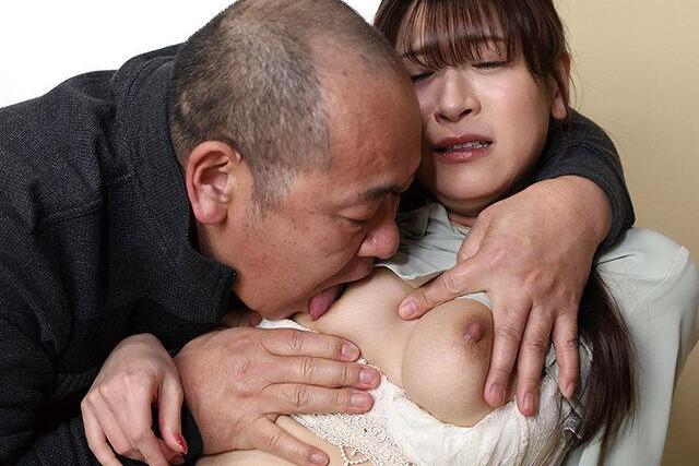 夫の浮気原因で出張ホストにハマる美人妻…隣人男の覗き脅迫セックスに絶頂無念！